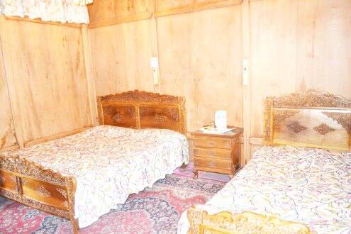 Queen of Mountain Houseboat, Srinagar 2